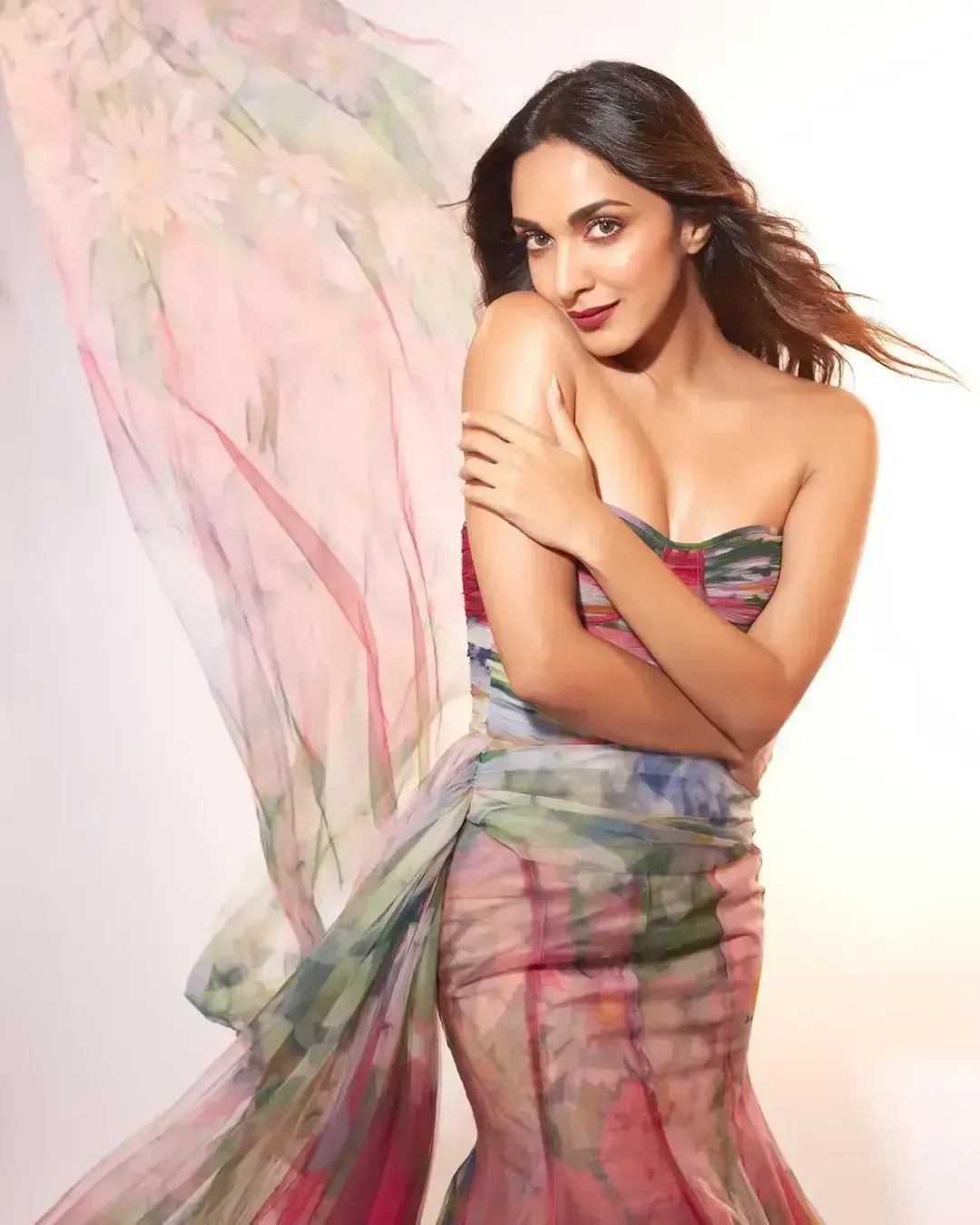 Indian Actress Kiara Advani Stunning Looks In Sleeveless Pink Dress